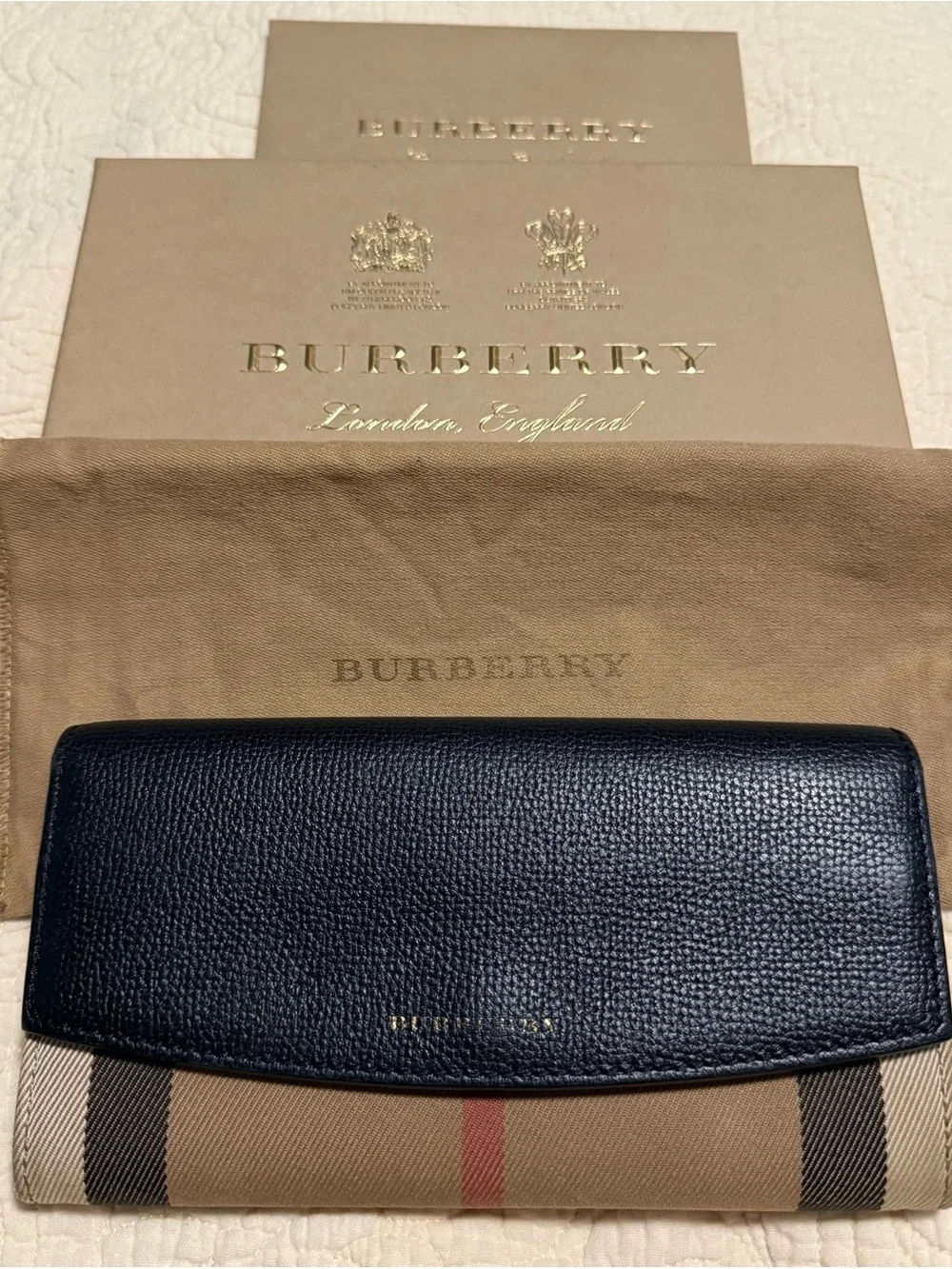 Burberry iconic Leather & Beige Check Wallet! Full inclusion with COA!!